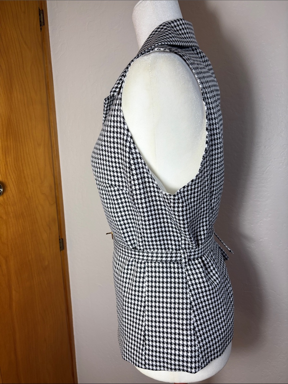 Commense XL Sleeveless Houndstooth Button Front Belted Vest - Black & White - Picture 2 of 4